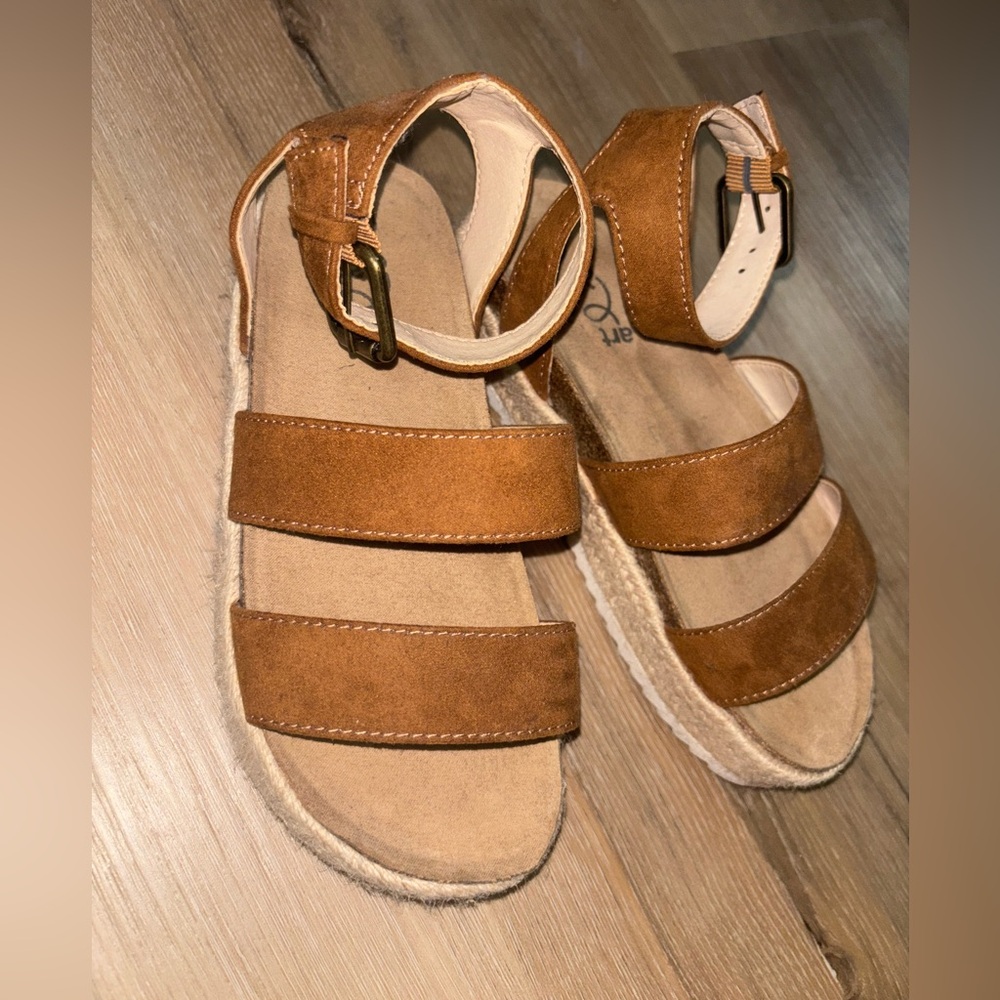Art class size 1 platform Brown Strappy Sandals with Ankle Strap